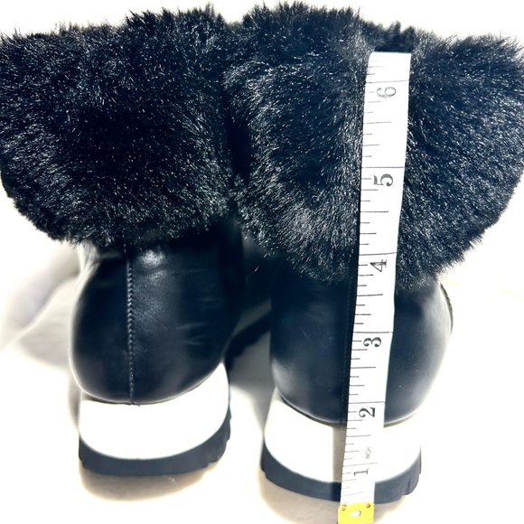 DKNY Black zippered Faux Fur comfy Winter ankle booties women’s size 7M - Picture 8 of 11